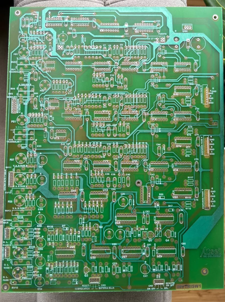 Tarjeta de control industrial fabricada por Circuitec Colombia